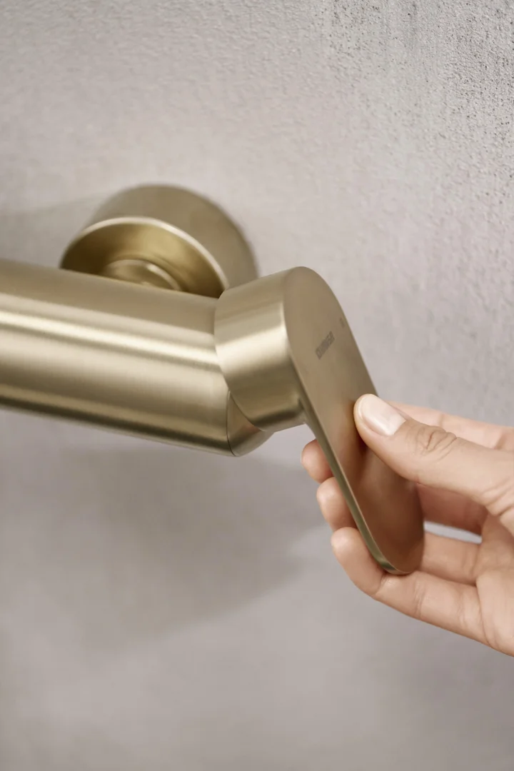 3744220781+ 3745010781_handling_1.jpg